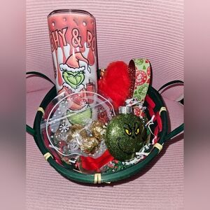 Grinchmas Basket